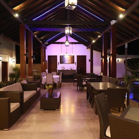 Swanee Grand Hotel Negombo Exterior foto
