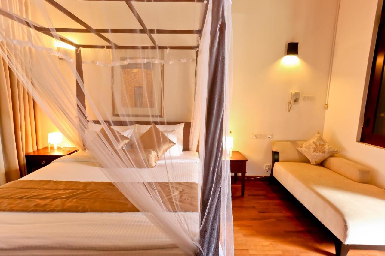 Swanee Grand Hotel Negombo Exterior foto