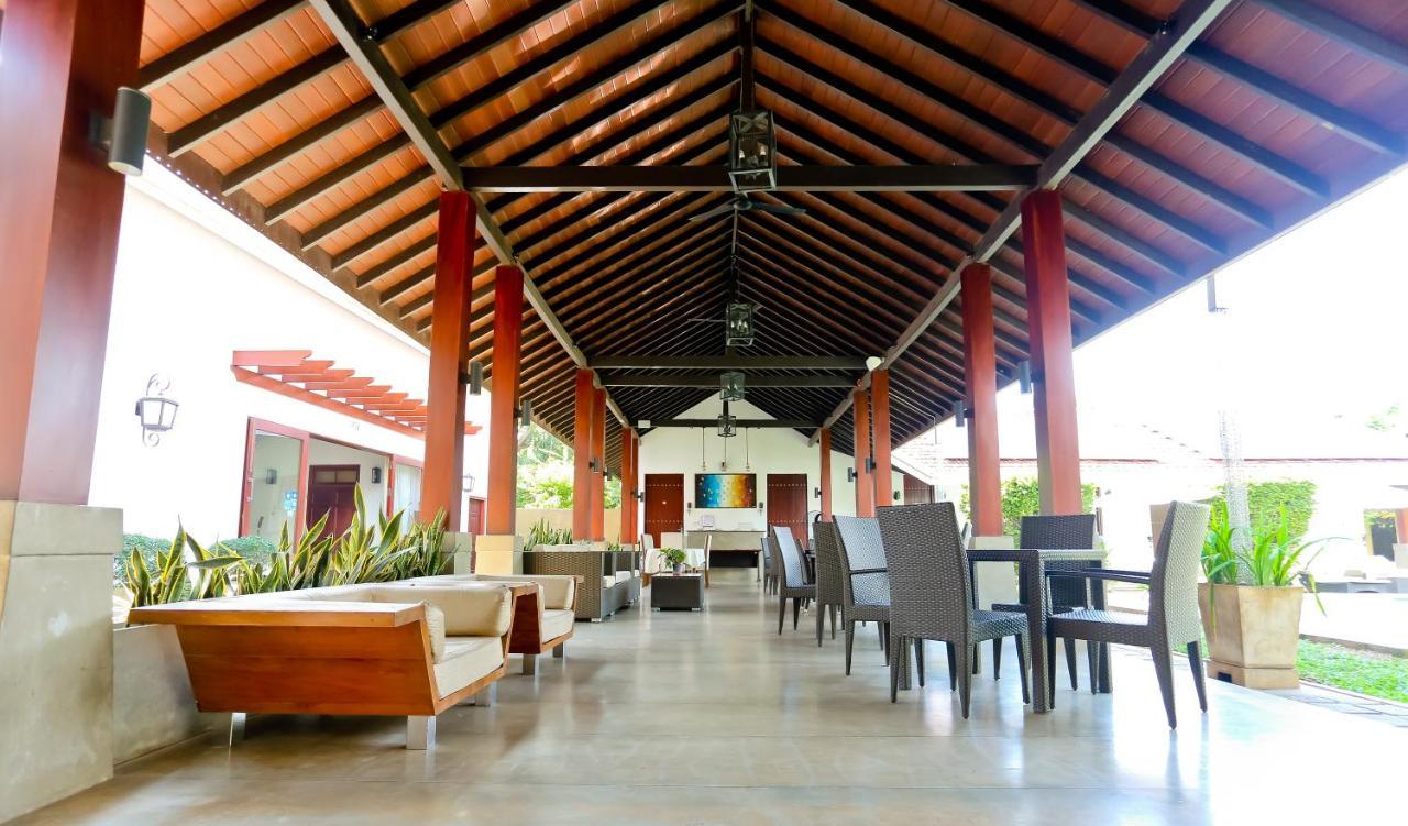 Swanee Grand Hotel Negombo Exterior foto