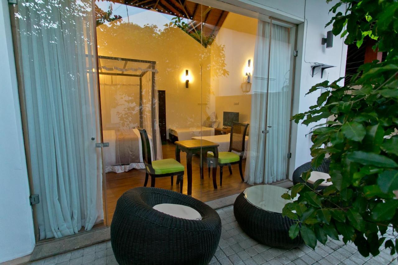 Swanee Grand Hotel Negombo Exterior foto