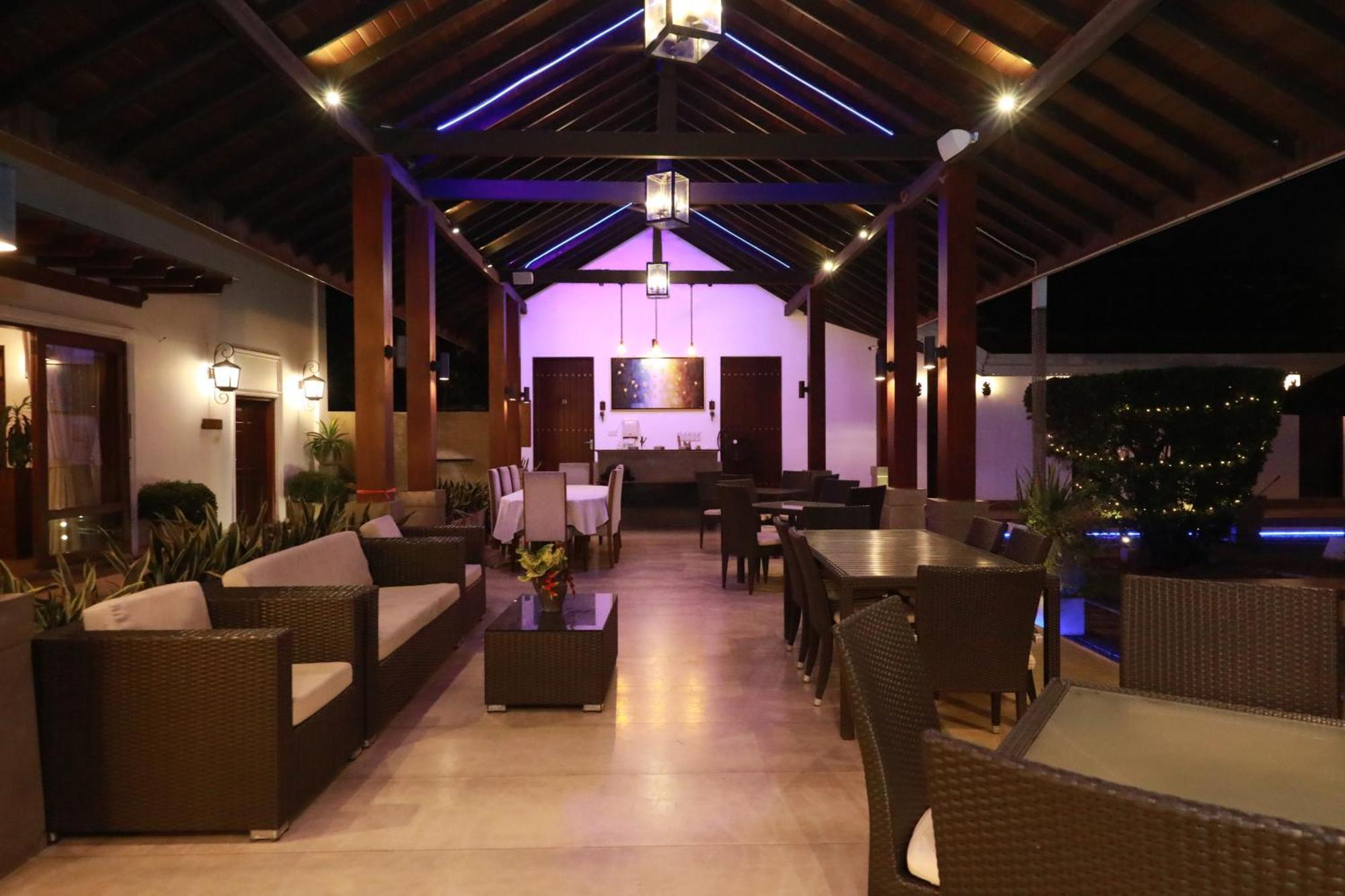 Swanee Grand Hotel Negombo Exterior foto