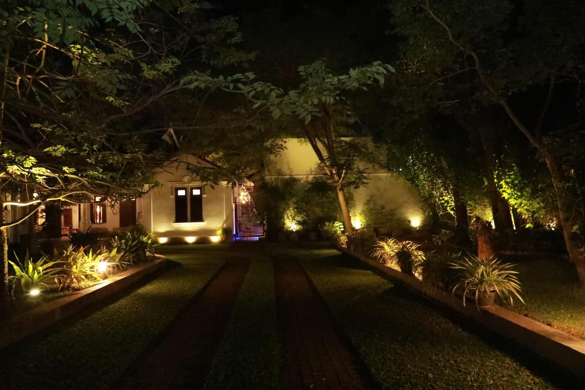 Swanee Grand Hotel Negombo Exterior foto