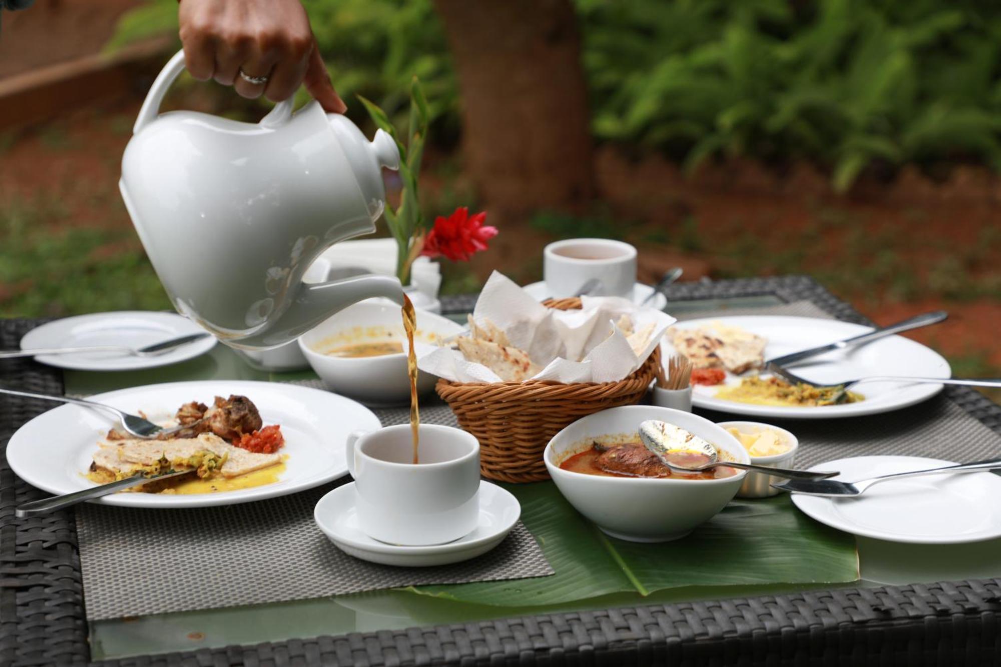 Swanee Grand Hotel Negombo Exterior foto