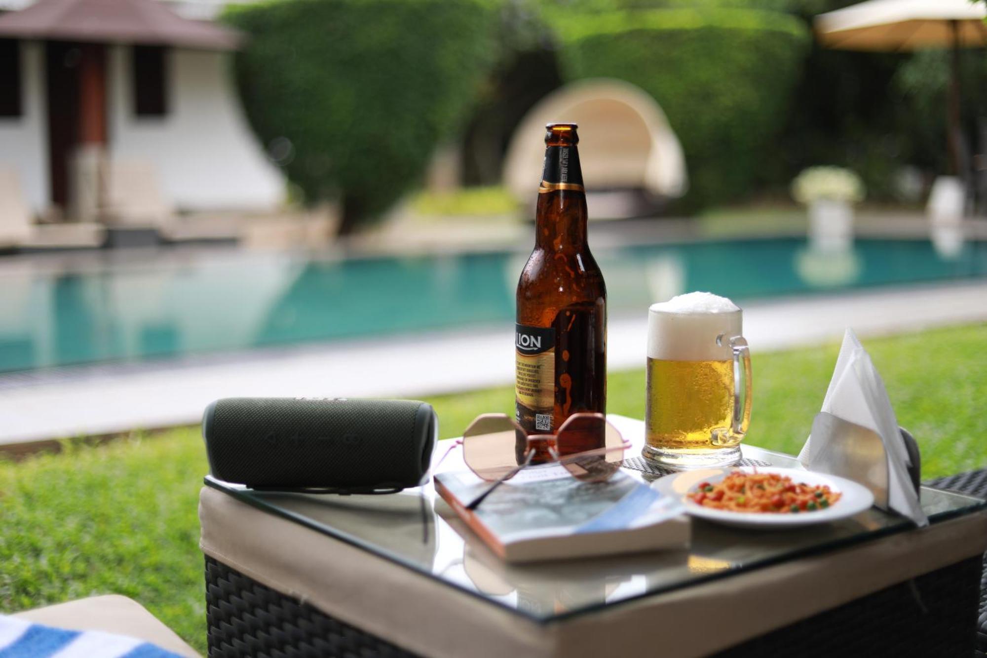 Swanee Grand Hotel Negombo Exterior foto